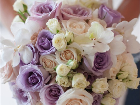 Chọn hoa cưới tròn xinh cho cô dâu nhỏ nhắn