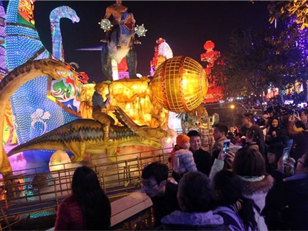 Trung Quốc giăng đèn lồng rực rỡ chào năm mới