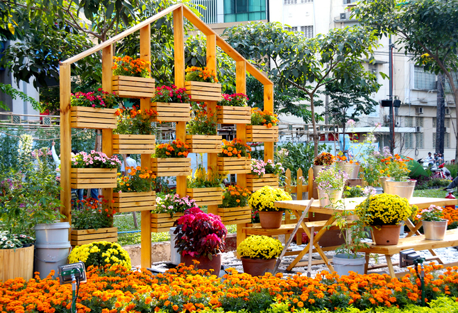 Ngắm đường hoa Tết Sài Gòn đẹp lung linh trước giờ khai mạc