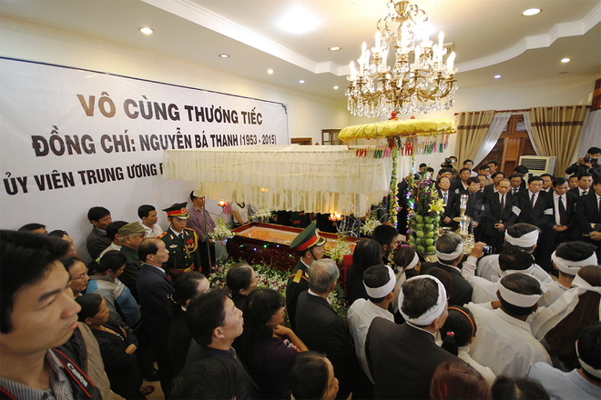 Dòng người chen chân trong lễ truy điệu ông Nguyễn Bá Thanh