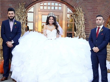 Chiếc váy cưới nặng 500 kg