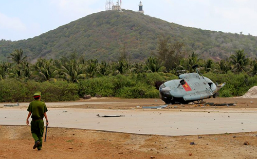 Trực thăng rơi ở đảo Phú Quý, nhiều người bị thương