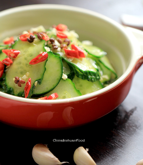 Làm salad dưa chuột đúng chuẩn nhà hàng