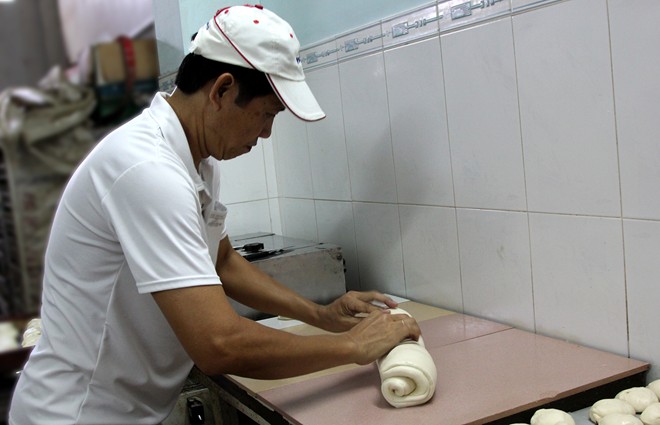 Bánh mì nặng gần 2 kg giá 70.000 đồng ở Sài Gòn
