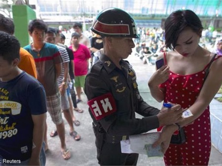 Người chuyển giới Thái Lan 'nô nức' đi tuyển nghĩa vụ quân sự