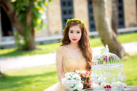 Elly Trần tung 'ảnh cưới' chuẩn bị lên xe hoa?