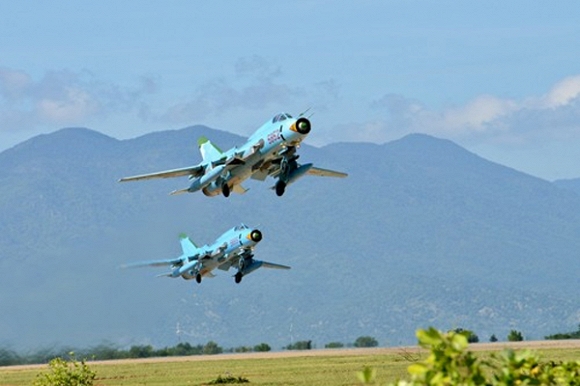 Hai tiêm kích Su-22 rơi gần đảo Phú Quý: Hai phi công kịp thoát ra ngoài