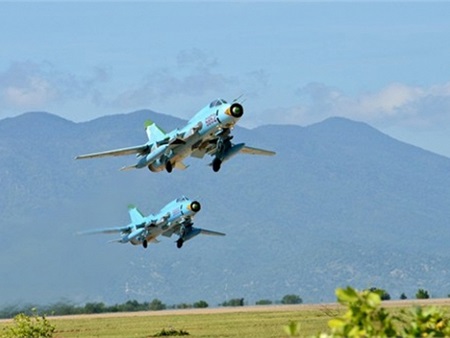 Hai tiêm kích Su-22 rơi gần đảo Phú Quý: Hai phi công kịp thoát ra ngoài