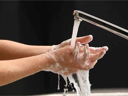 Rửa tay với xà phòng: Bàn tay sạch đẩy lùi bệnh tật