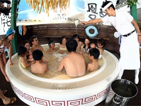 Nhật Bản mở dịch vụ tắm mì ramen để cải thiện làn da