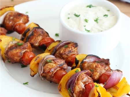 Gà nướng kabob kiểu Ma-rốc cay thơm phát thèm