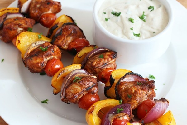 Gà nướng kabob kiểu Ma-rốc cay thơm phát thèm