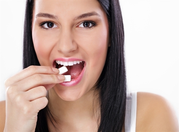 Những mối nguy hại nghiêm trọng từ việc nhai kẹo cao su