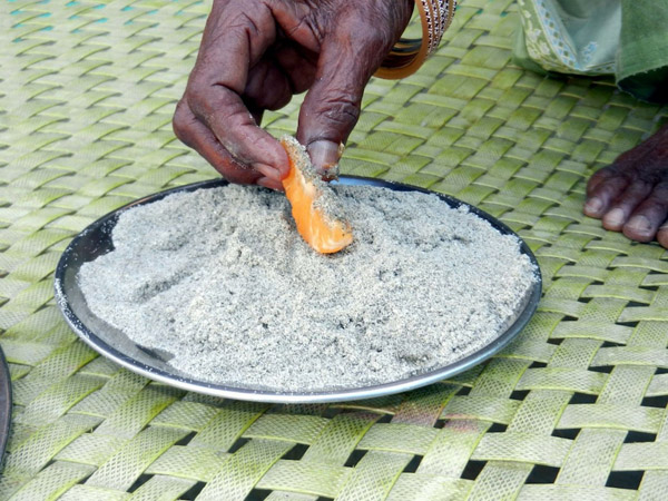 Ăn 1 kg cát mỗi ngày suốt hơn 80 năm