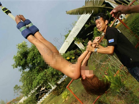 Người mẫu Hong Kong khỏa thân nhảy bungee ở Thái