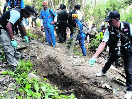 Malaysia phát hiện hàng loạt hố chôn nạn nhân buôn người