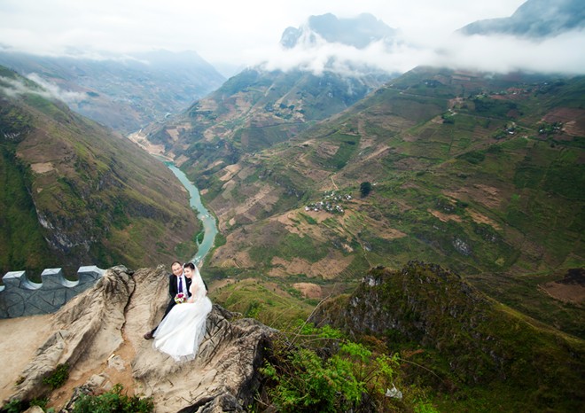 Ảnh cưới ở độ cao 1.200 m của cặp đôi Hà Giang