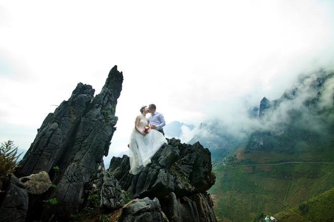 Ảnh cưới ở độ cao 1.200 m của cặp đôi Hà Giang
