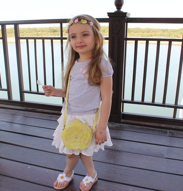 Công chúa 4 tuổi thích style điệu đà