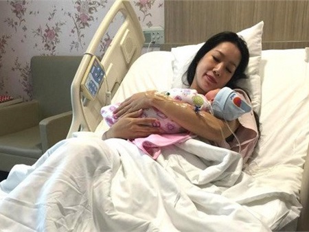Trịnh Kim Chi hạ sinh con gái thứ 2 ở tuổi 43
