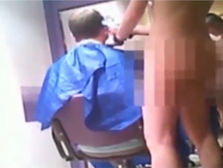 Dịch vụ cắt tóc khỏa thân ở Nga