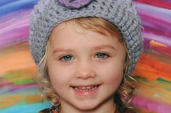 Bé gái 4 tuổi tử vong vì nuốt phải pin cúc áo    
