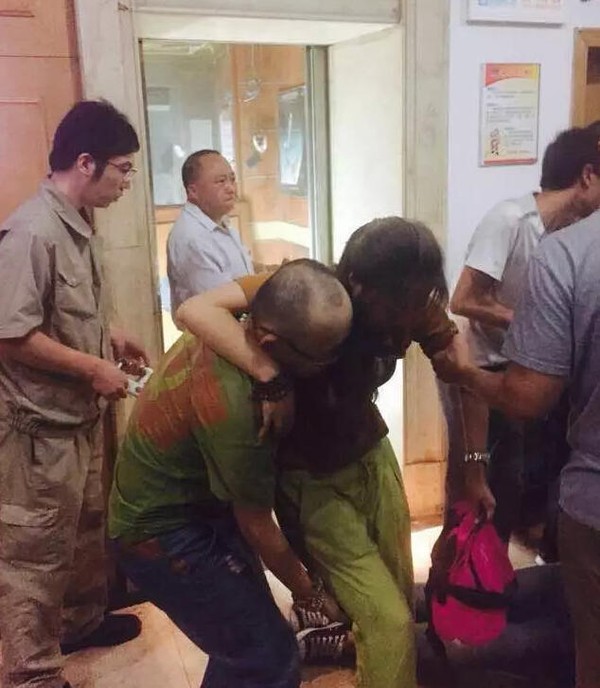 Trung Quốc: Kinh hoàng thang máy rơi tự do từ tầng 27 xuống tầng 1