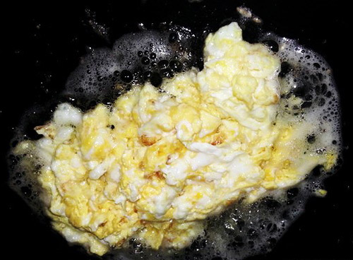 Đậu bắp xào trứng đơn giản, ngon cơm