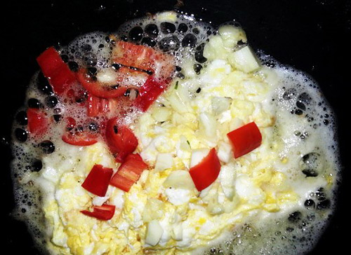 Đậu bắp xào trứng đơn giản, ngon cơm