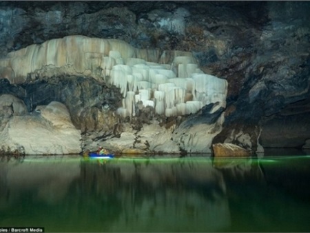 Khám phá hang động kỳ vĩ như Sơn Đoòng ở Lào