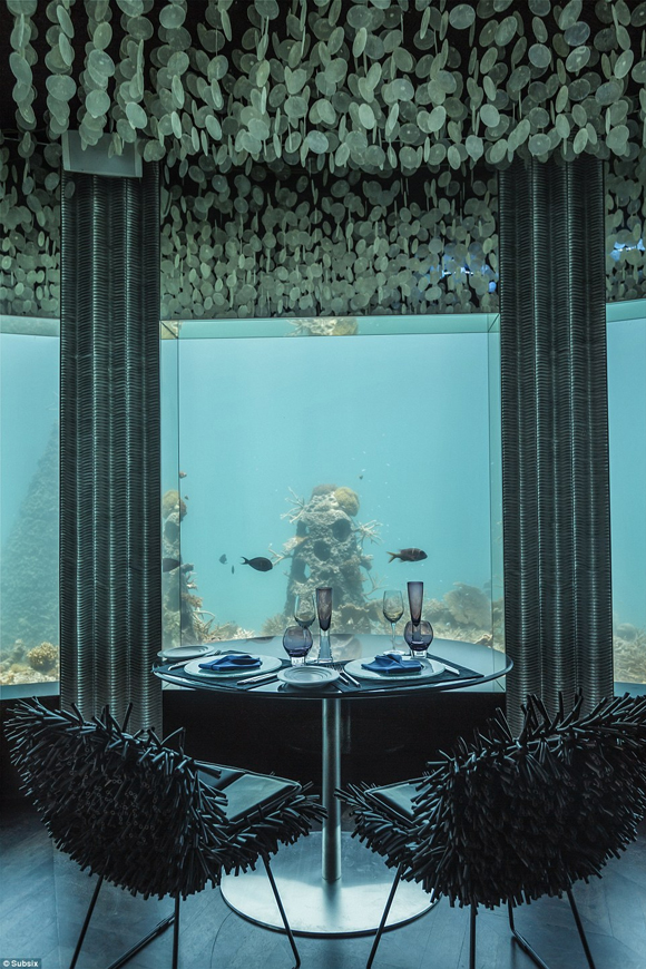 Du ngoạn nhà hàng dưới nước đẹp huyền ảo tại Maldives