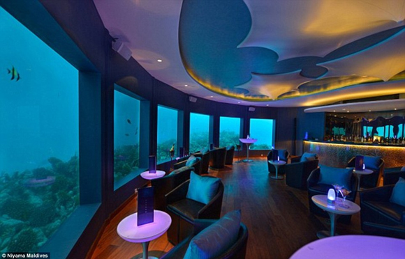 Du ngoạn nhà hàng dưới nước đẹp huyền ảo tại Maldives