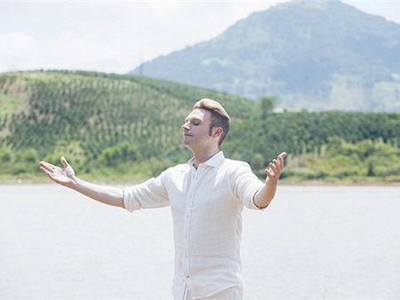 Ca sĩ gốc Mỹ Kyo York làm MV ca nhạc 'đẹp như mơ' tại Đà Lạt