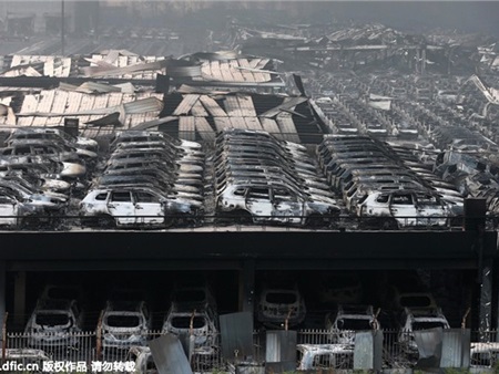 1.000 ôtô bị thiêu rụi trong vụ nổ ở Trung Quốc