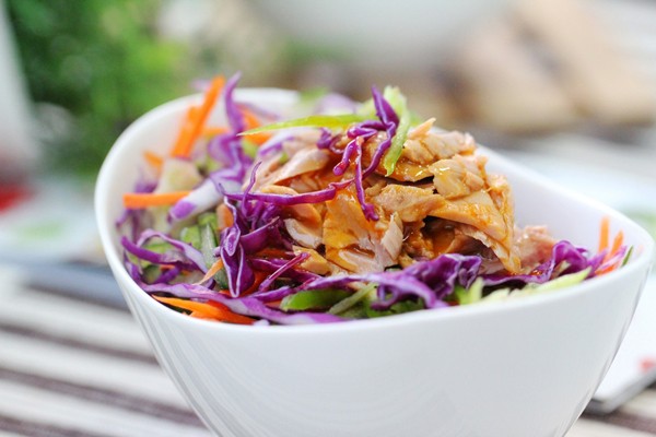 Trộn nhanh salad cá ngừ cho bữa trưa đủ chất