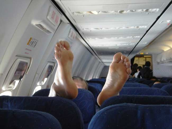 Bó tay với những hành khách 'không đỡ được' trên máy bay