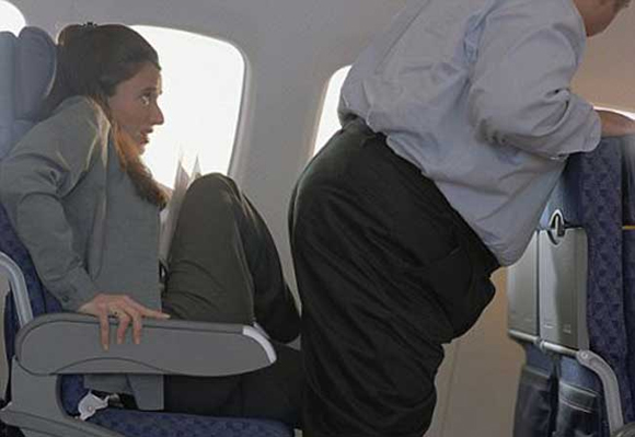 Bó tay với những hành khách 'không đỡ được' trên máy bay