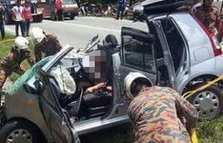 Cô gái châu Á chết thảm vì vừa lái xe vừa dùng điện thoại tự sướng