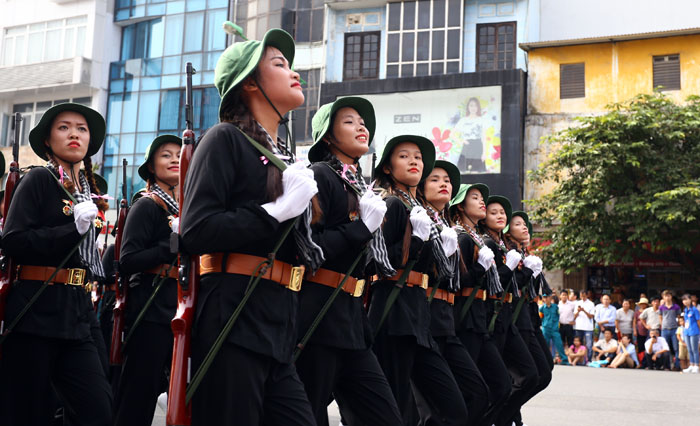 Ngắm nữ quân nhân xinh đẹp diễu binh ngày Quốc khánh