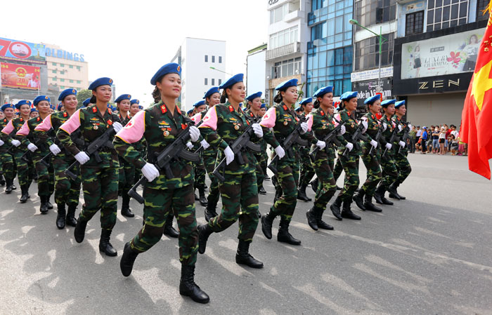 Ngắm nữ quân nhân xinh đẹp diễu binh ngày Quốc khánh