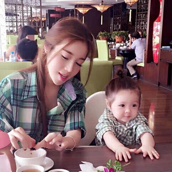 Elly Trần và con gái Cadie đáng yêu khiến fans Thái mê mẩn