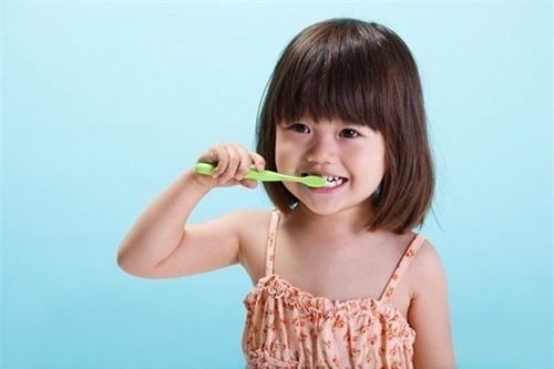 Chăm sóc răng sớm cho trẻ việc tốt không phải bố mẹ nào cũng biết