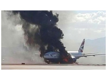 Tận thấy máy bay Anh bốc cháy nghi ngút tại sân bay Mỹ