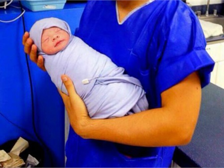 Bác sĩ bị nghi tráo đổi trẻ sơ sinh
