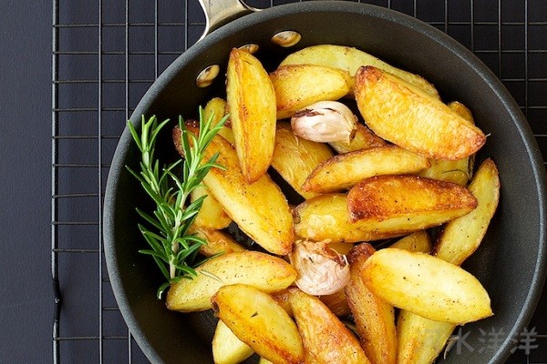 Cách làm khoai tây ăn kèm sườn nướng không cần dùng dầu mỡ