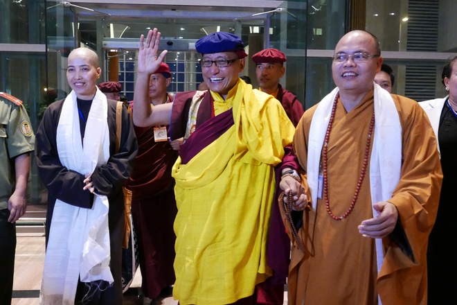 Hàng trăm Phật tử đón Pháp Vương Drukpa trở lại Việt Nam