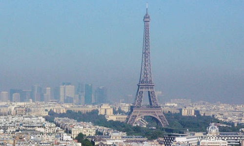 Tháp Eiffel đóng cửa vì báo động khủng bố