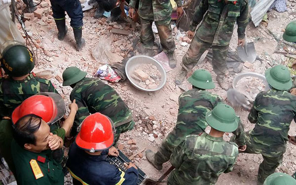 Sập nhà cổ ở trung tâm Hà Nội, một người chết