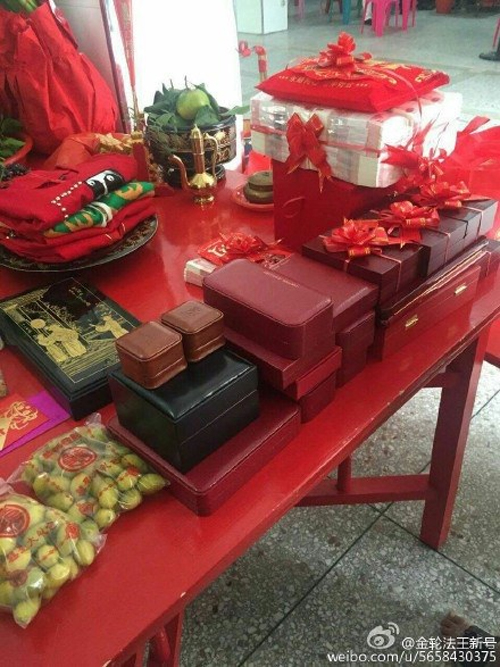 Xôn xao trước lễ ăn hỏi 'ngập vàng' của 'cặp đôi số mười' Trung Quốc