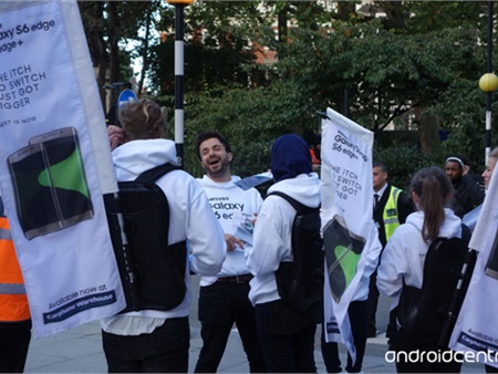 Samsung ‘phá đám’ Apple trong ngày bán iPhone 6s